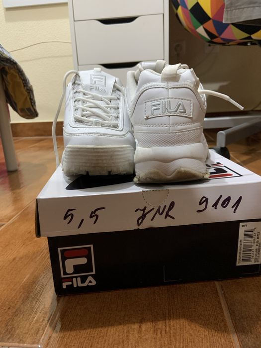 Vende-se Ténis brancos FILA