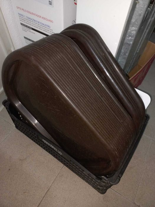 Formas, tabuleiros, paelheira, maquina café (novos e usados)