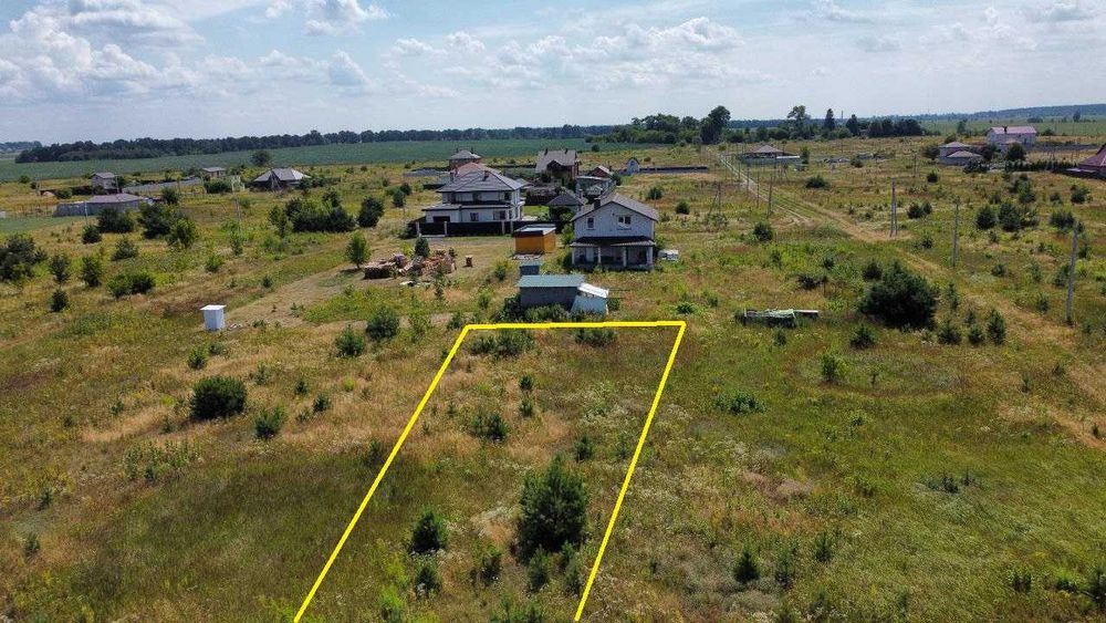 Рожівка, 15 соток на житловій вулиці з комунікаціями