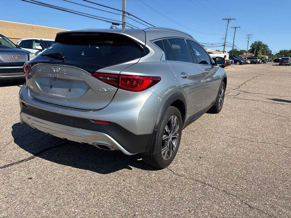 INFINITI QX30 Luxe      2019