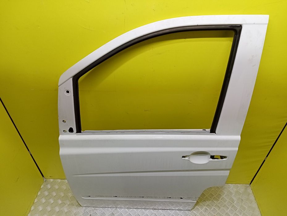 Двері ліві Mercedes Vito 639 Двери передние левые Вито 639 Разборка