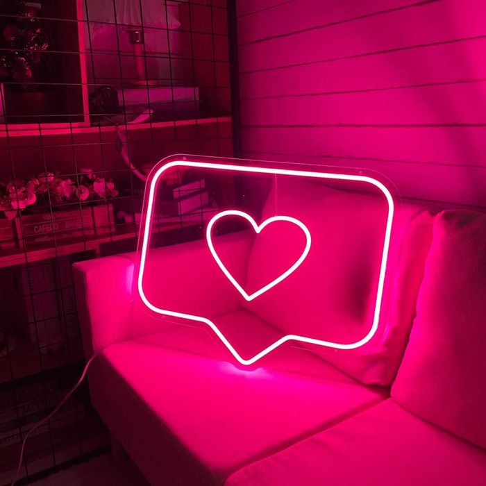 Letreiro Neon Personalizado (O amor merece brilhar)