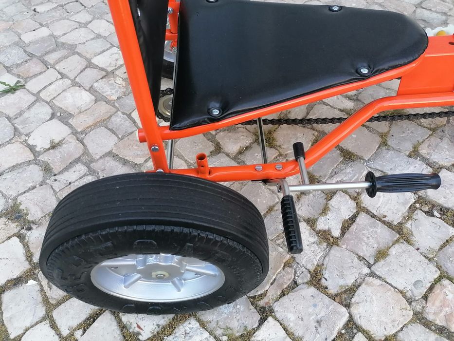 Carrinho kart a pedais Bebecar