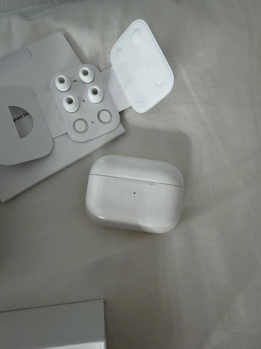 Apple AirPods Pro 2. generacji z etui MagSafe