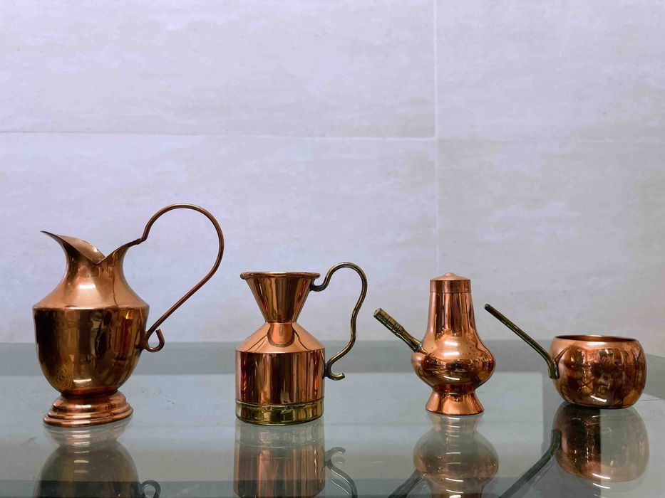 Várias peças decorativas de cobre/latão