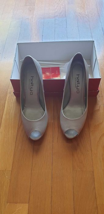 Sapatos prateados salto alto Haity