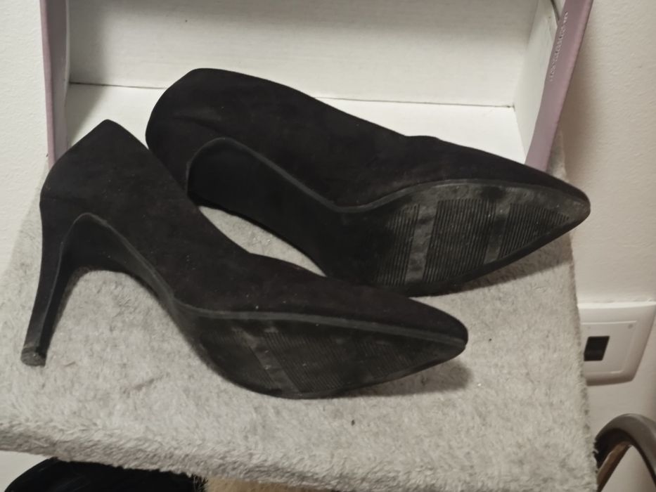 Sapato de tacão fino