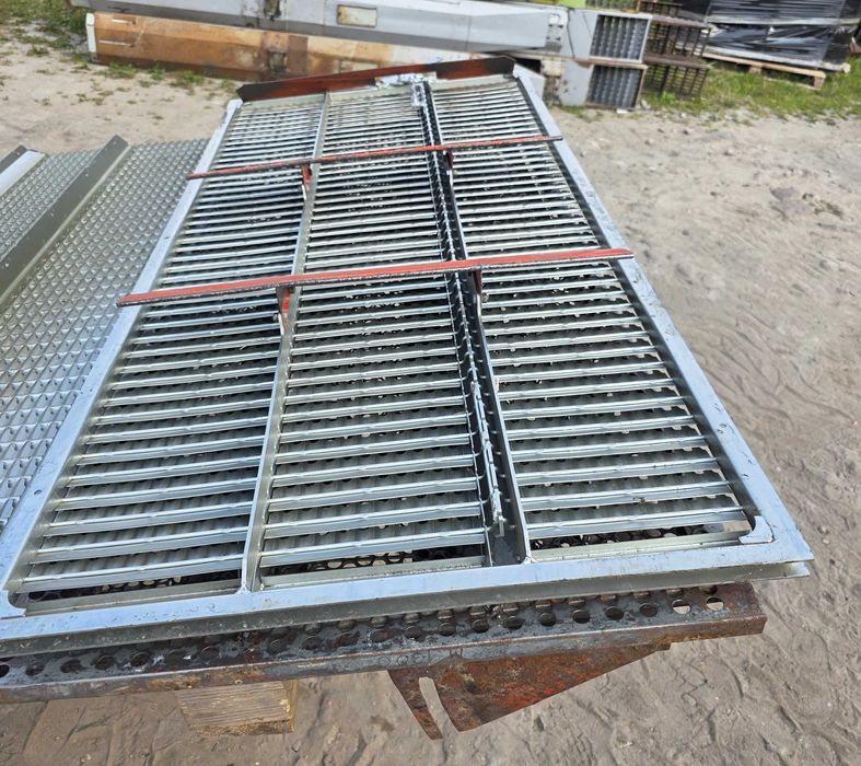 Siłownik podnoszenia heder kombajn Deutz Fahr M1300,1320 INNE