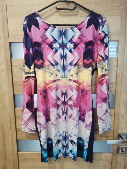 Sukienka tuba dopasowana Amisu r. 40