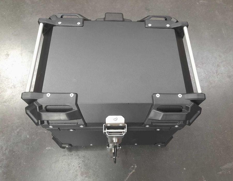 Top-Case Universal