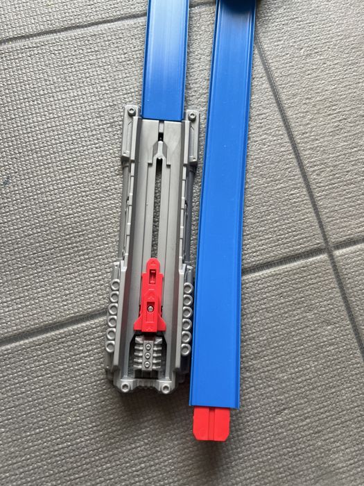 Wyrzutnia samochodów z krokodylem