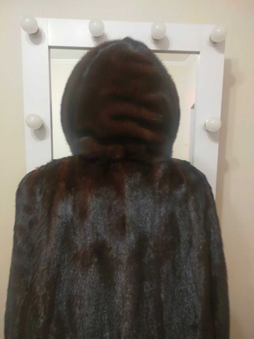 Шуба норкова довга з капюшоном б/в