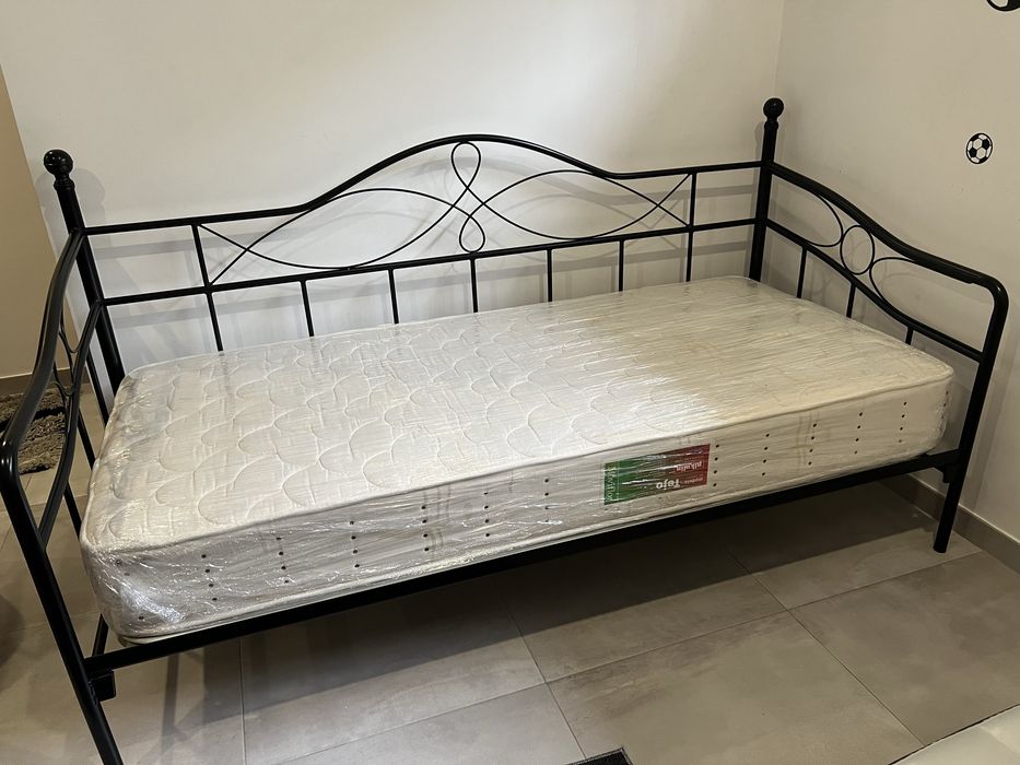 Cama com estrutura em ferro + colchao