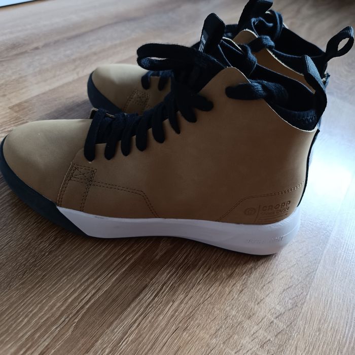 Skórzane sneakersy nowe nie używane skóra naturalna rozmiar 42 Cropp b