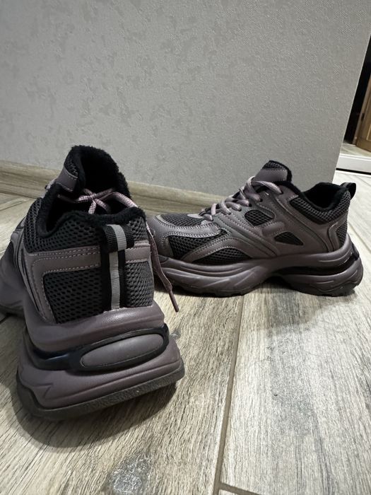 Женские кроссовки демисезон 37 размер