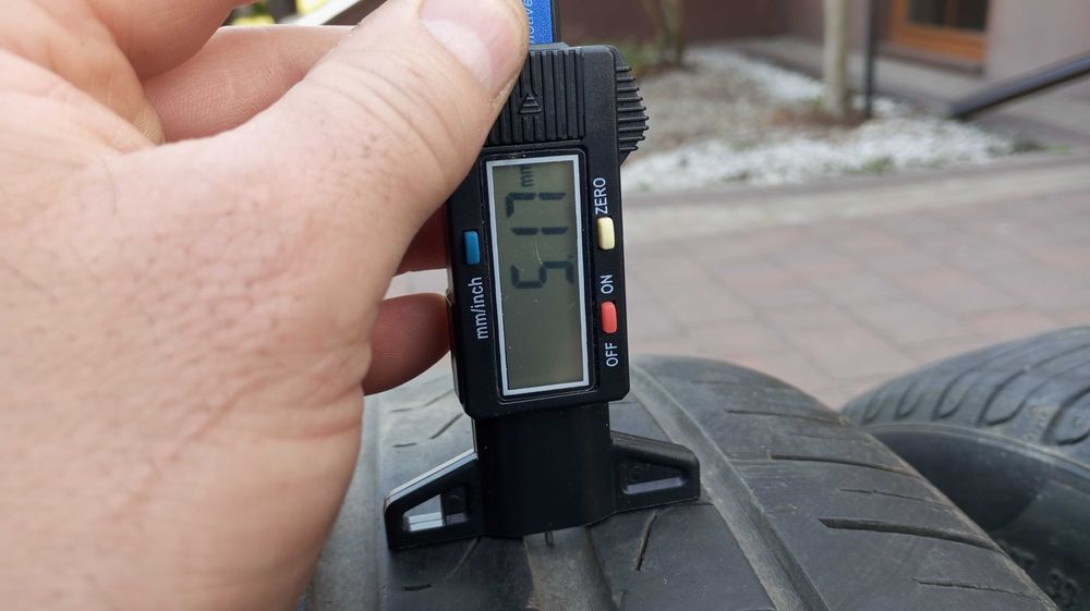 4x opony letnie 235/40R19-- Pirelli Citurato P7 5mm!