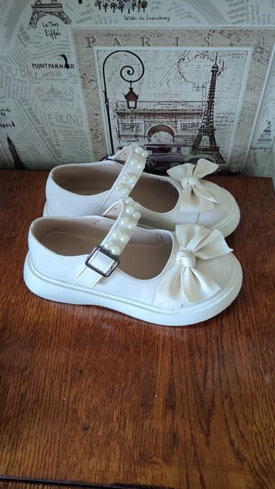 Туфельки на дівчинку