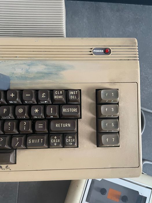 Commodore 64 zestaw stacja dysków 1541 magnetofon gra Final II
