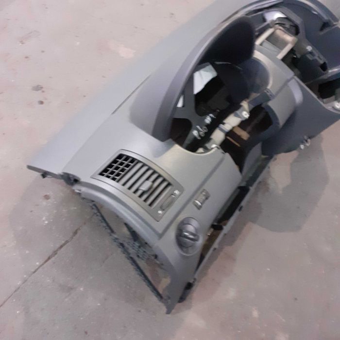 Deska rozdzielcza Volkswagen Polo 9N Nr.107