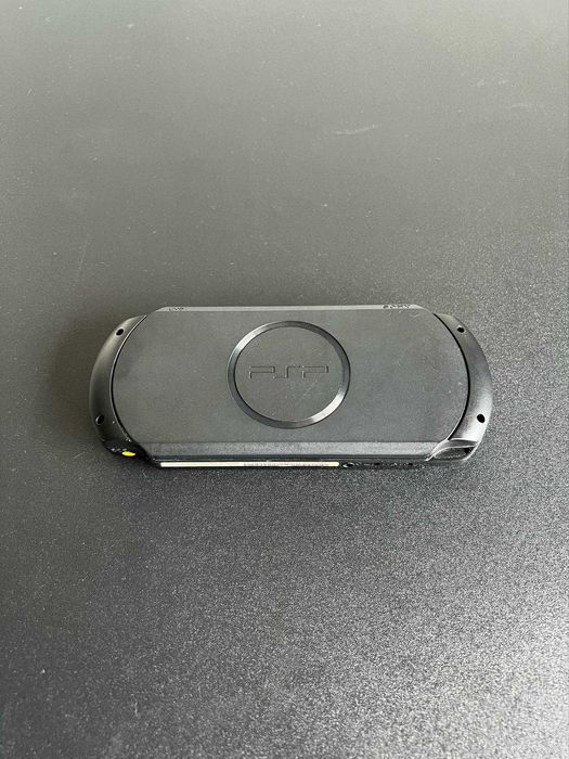 Sony PlayStation Portable Street E1000 Preta com 100+ Jogos