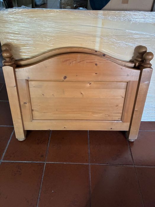 Cama Solteiro em Madeira Maciça - Companhia Inglesa