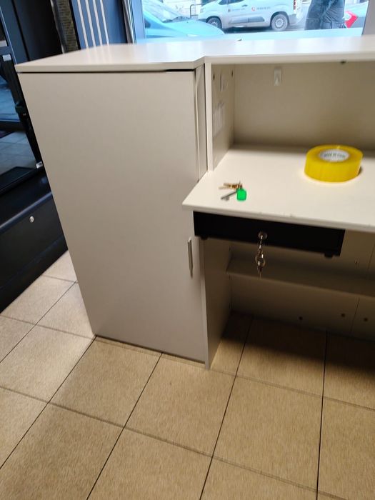 Lada sklepowa biała