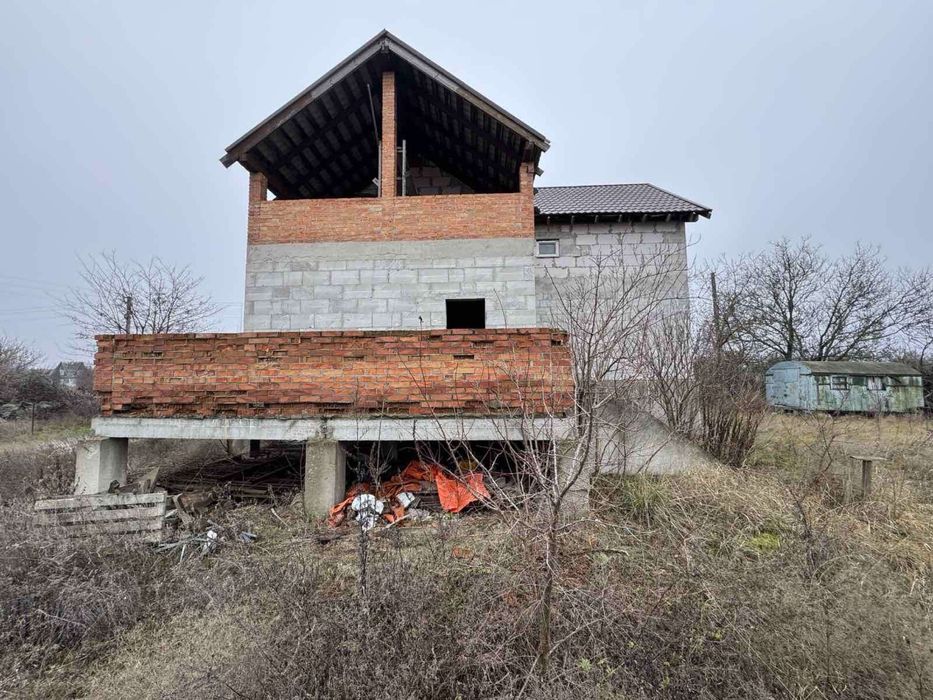 Продаж будинку біля лісу та річки