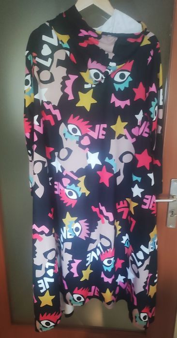 Vestido com capuz