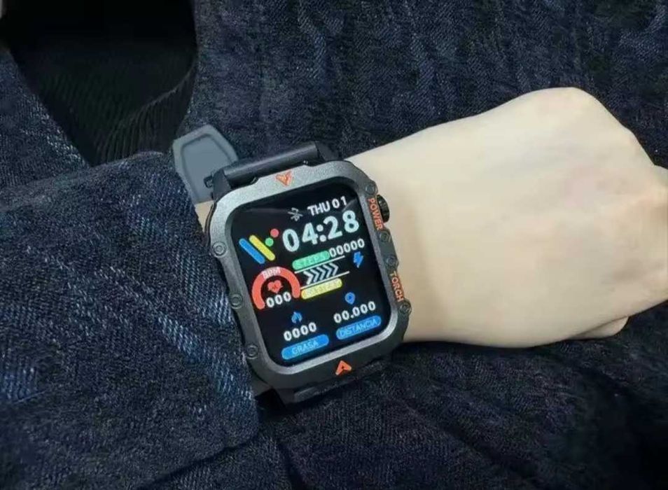 Smartwatch z latarką
