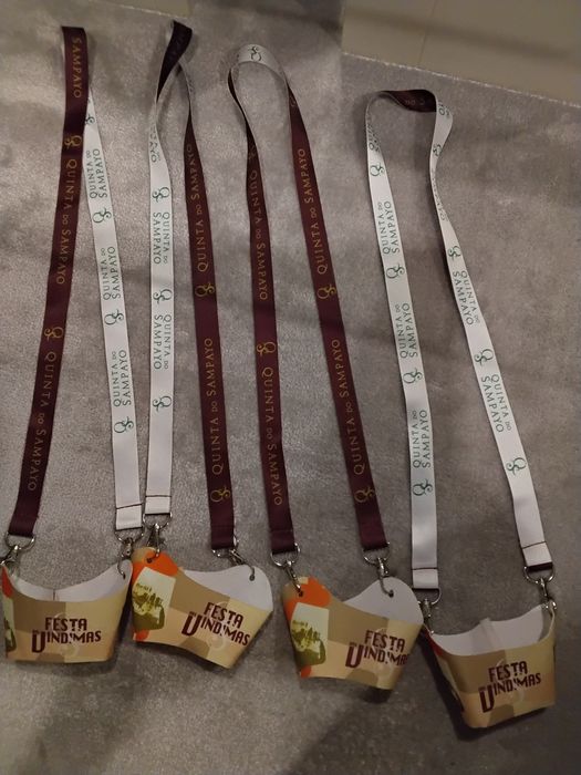 Lote de 8 fitas de pescoço / porta-copos