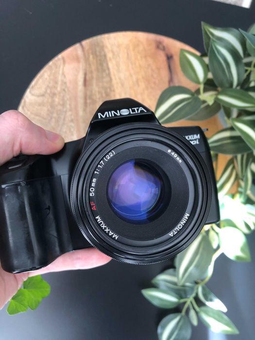 Камера Minolta Maxxum 3000i з обєктивом Minolta Maxxum AF 50mm f/1.7