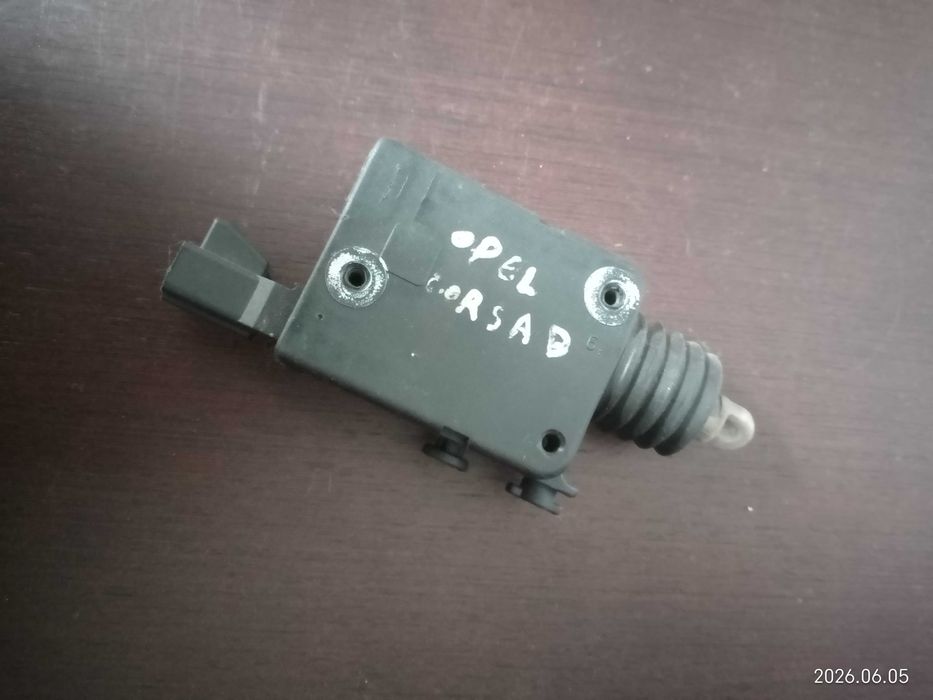 Pistola fecho central mala Opel Corsa B de 97 a 01 (90460062)