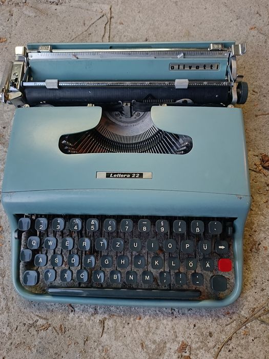 Maszyna do pisania Olivetti Lettera22