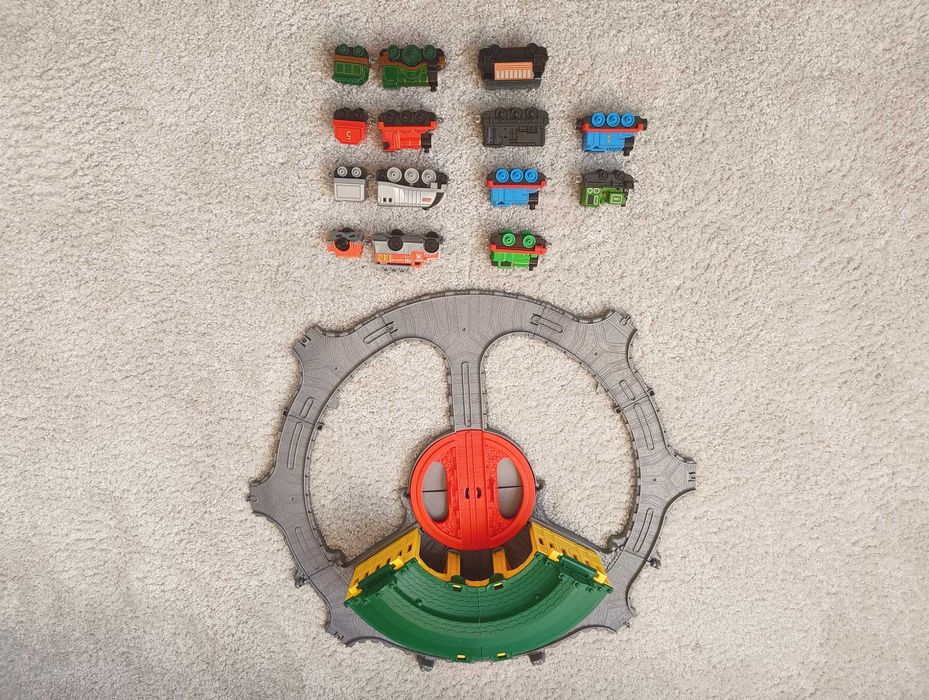 Tomek i Przyjaciele 10 lokomotyw + zajezdnia