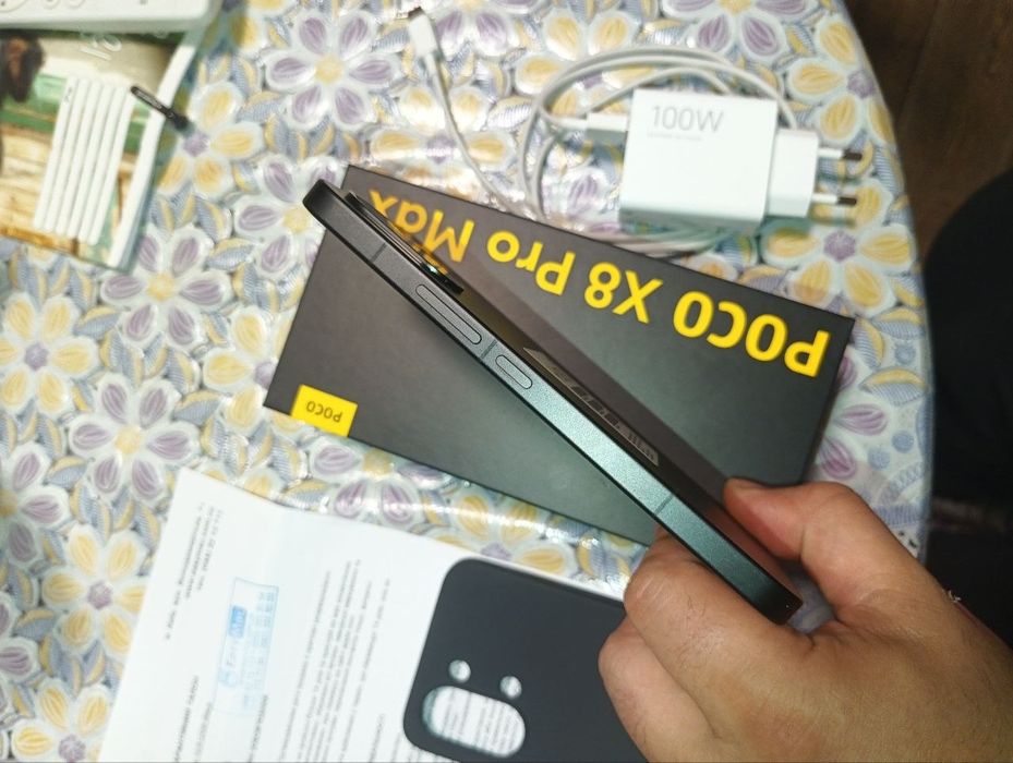 продам мобільний телефон poco x8pro max
