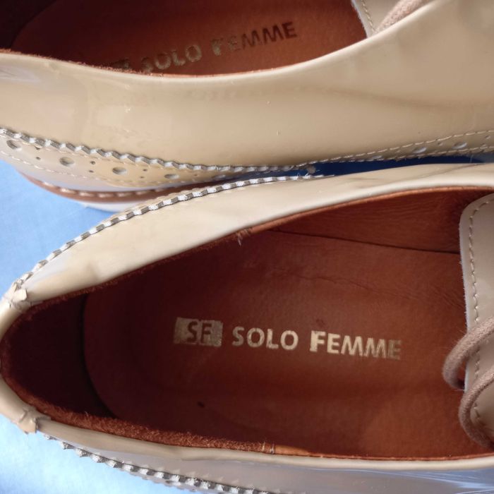 Damskie półbuty SOLO FEMME w rozmiarze 39.