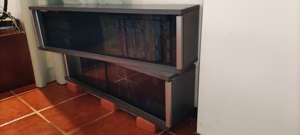 2 estantes prateleiras portas vidro correr