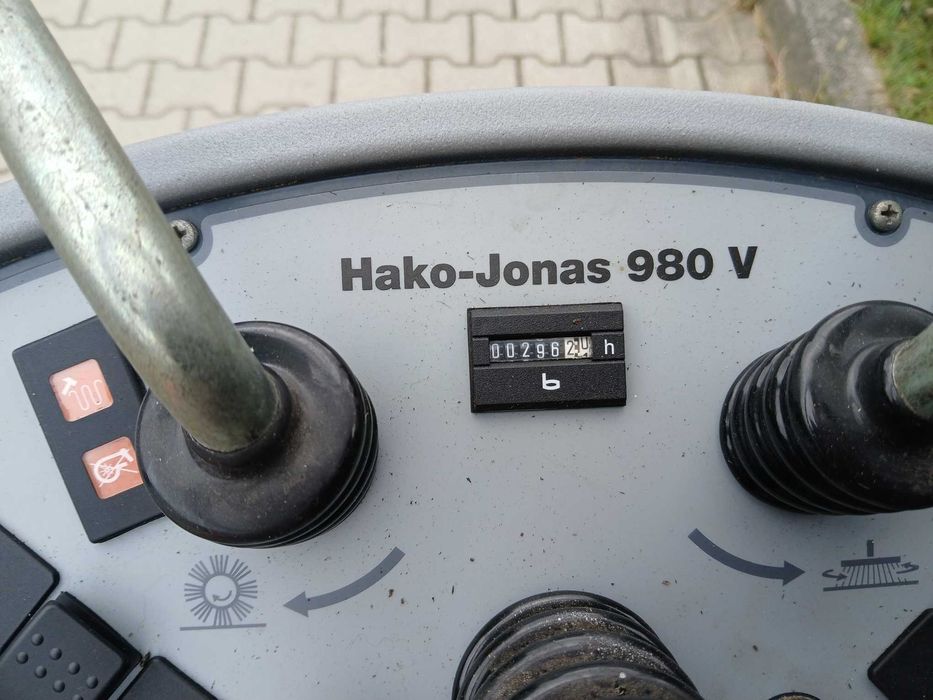 Zamiatarka Hako Jonas 980 V, benzynowa, 260 godzin