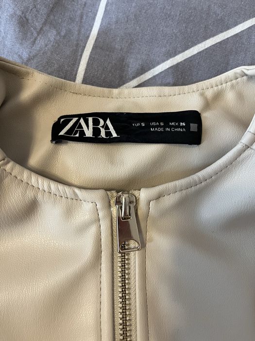 Молочна куртка zara , розмір s