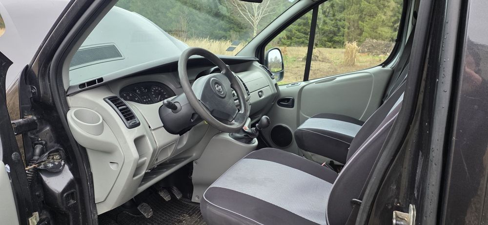 Opel Vivaro Trafic 2.5dci brygadowka long 6os