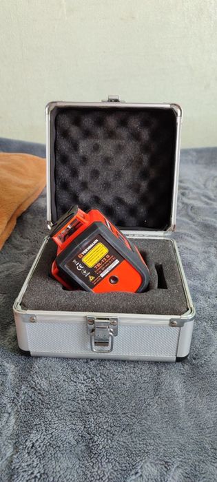 Лазерний рівень TSL-12 G + Трьохопорний штатив TT-1500