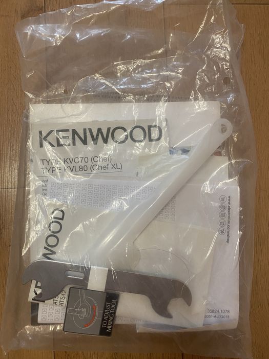 Продам кухонный комбайн Kenwood Chef