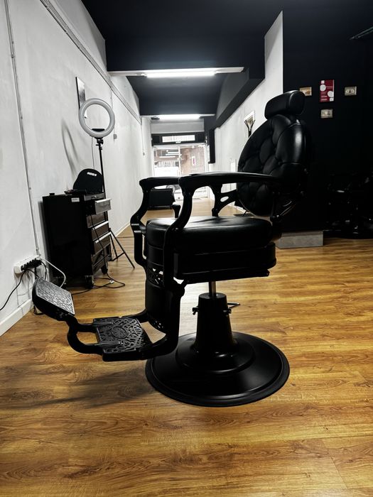 Cadeira de barbeiro  EWMI -CH-PRETA