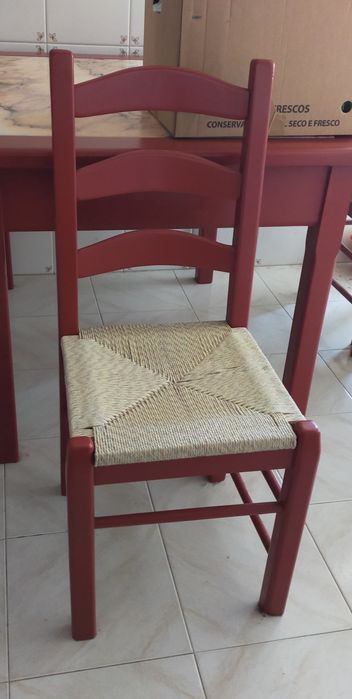 Mesa em Madeira e Mármore + 6 Cadeiras com Assento em Corda