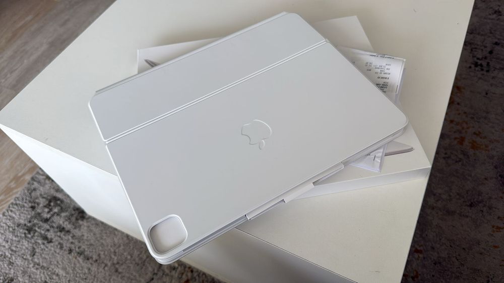 Selling Official Apple 12.9-inch Keyboard, New, with Invoice and Warranty64739301976835122