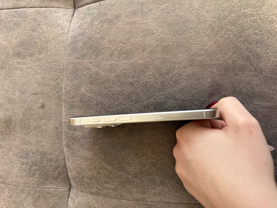 Iphone 15 pro  256 GB білий