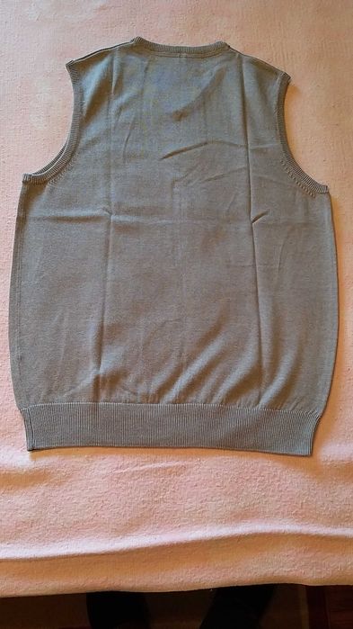 Colete de malha sem mangas com decote em V