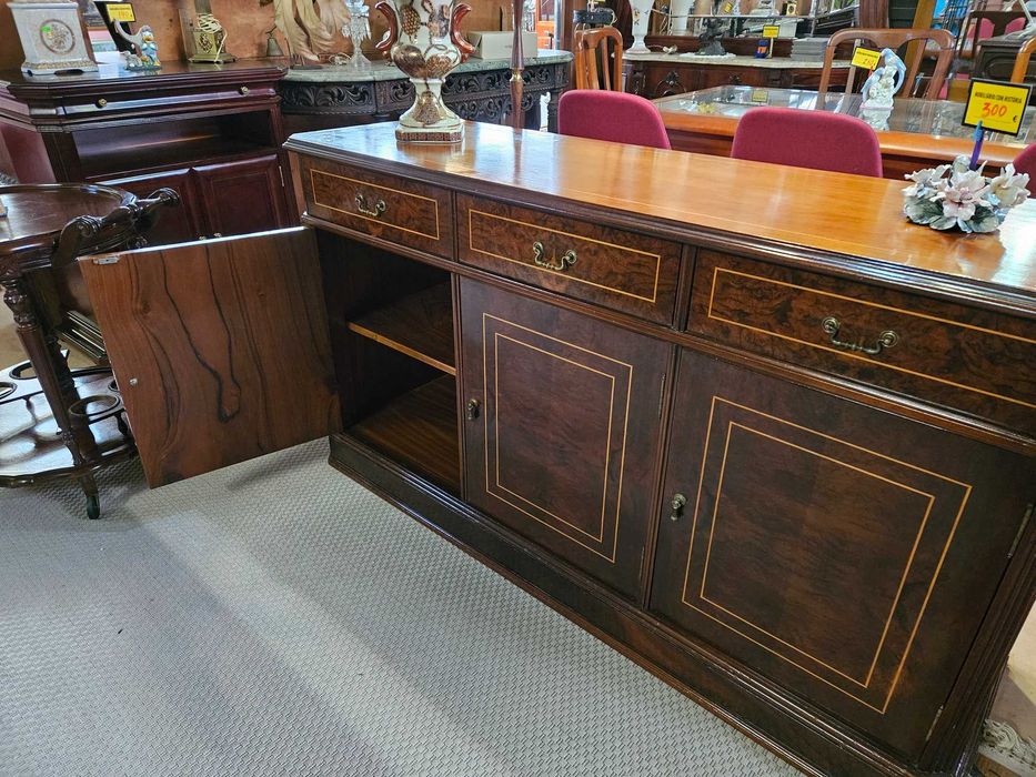 Aparador em madeira - Muito bom estado geral