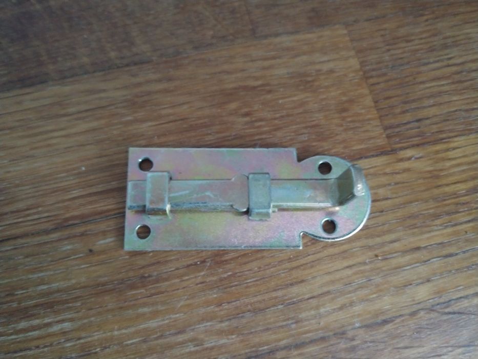 Zasuwka do drzwi meblowych