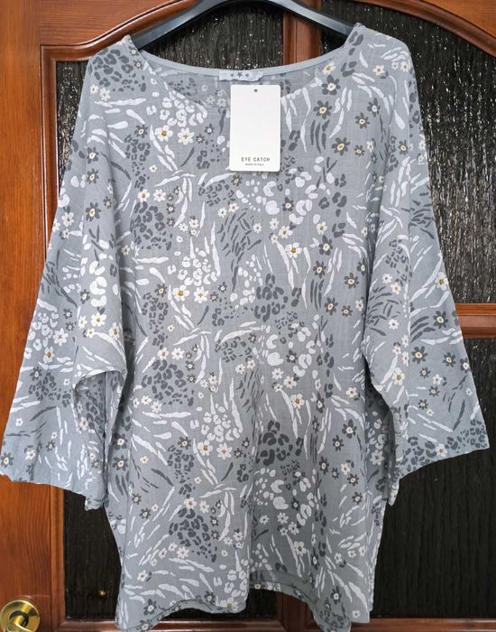 Piękna bluzka plus size w kwiaty